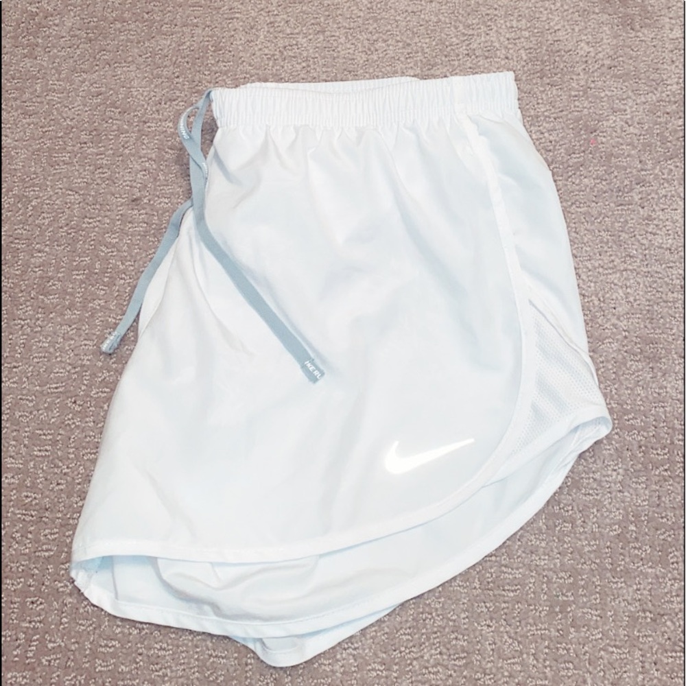 NEVER WORN white nike shorts